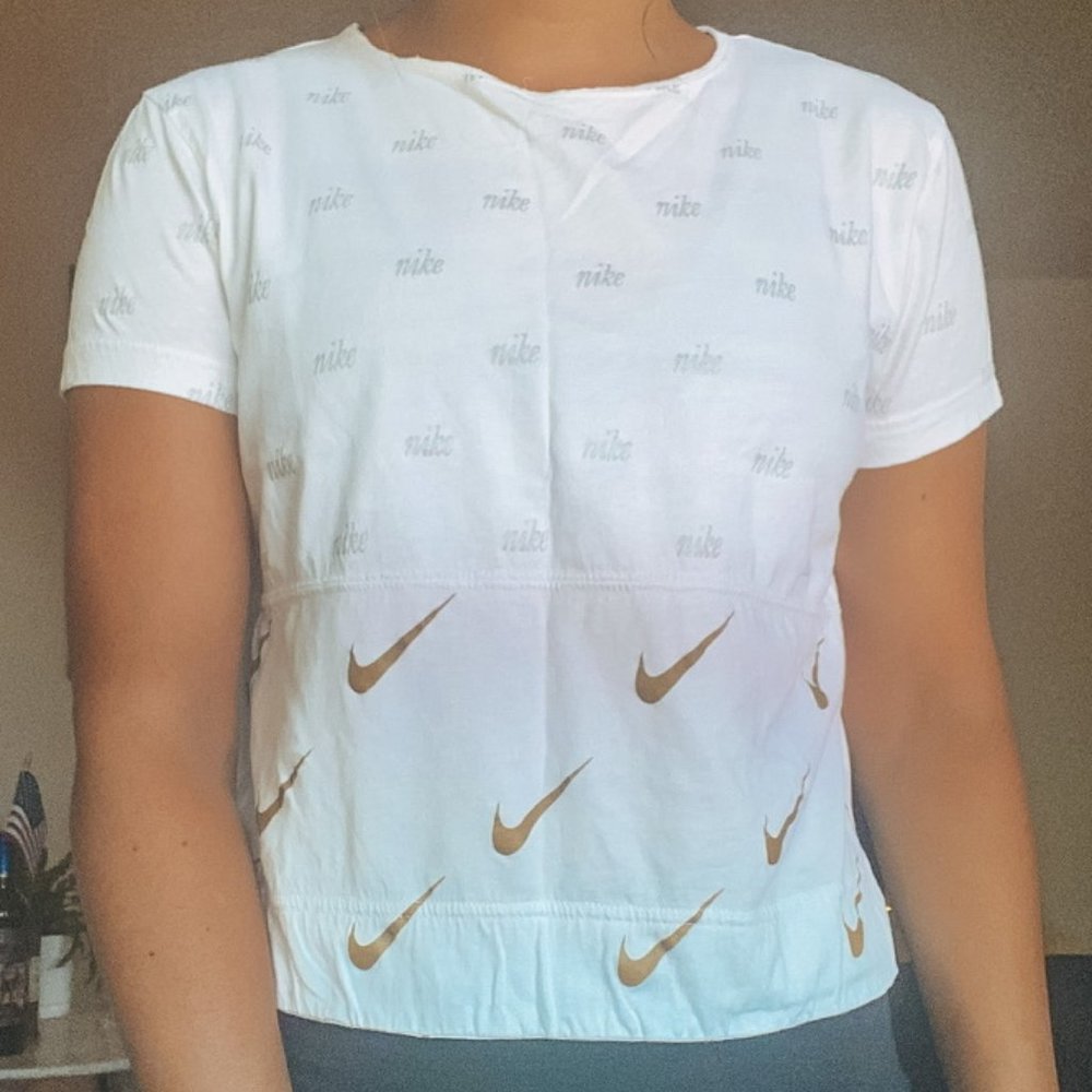 slightly cropped nike tee